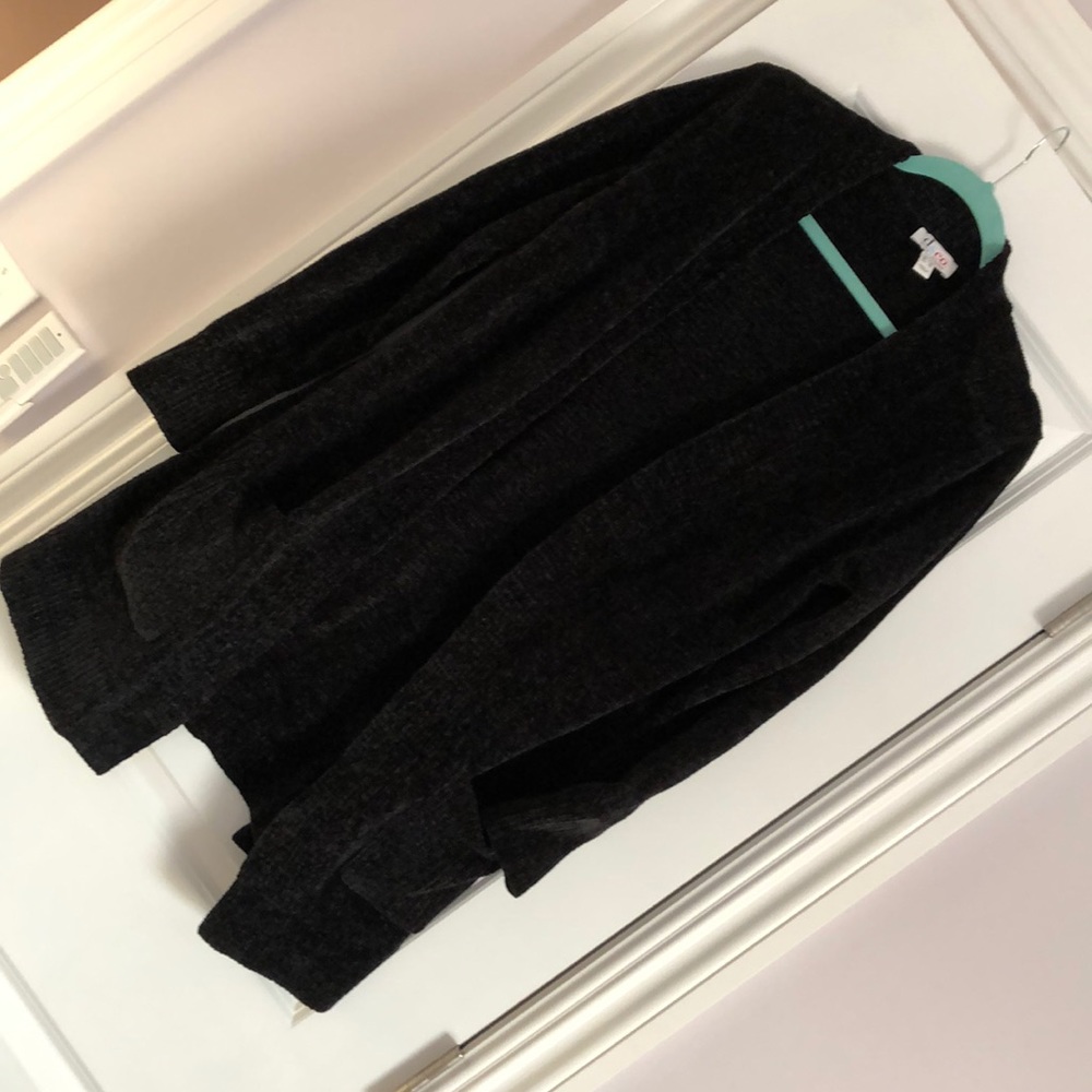 Like new ! Beautiful and soft cardigan